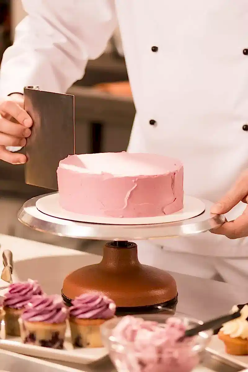 cropped-shot-of-confectioner-making-cake-in-restaurant-kitchen.jpg